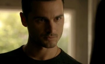 Смотреть Дневники вампира 8 сезон 2 серия онлайн